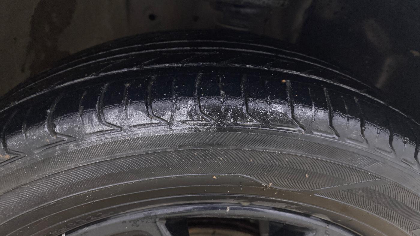 2017 Maruti IGNIS ZETA 1.2 AMT, CNG, Automatic, 1,00,735 km, Right Front Tyre Tread
