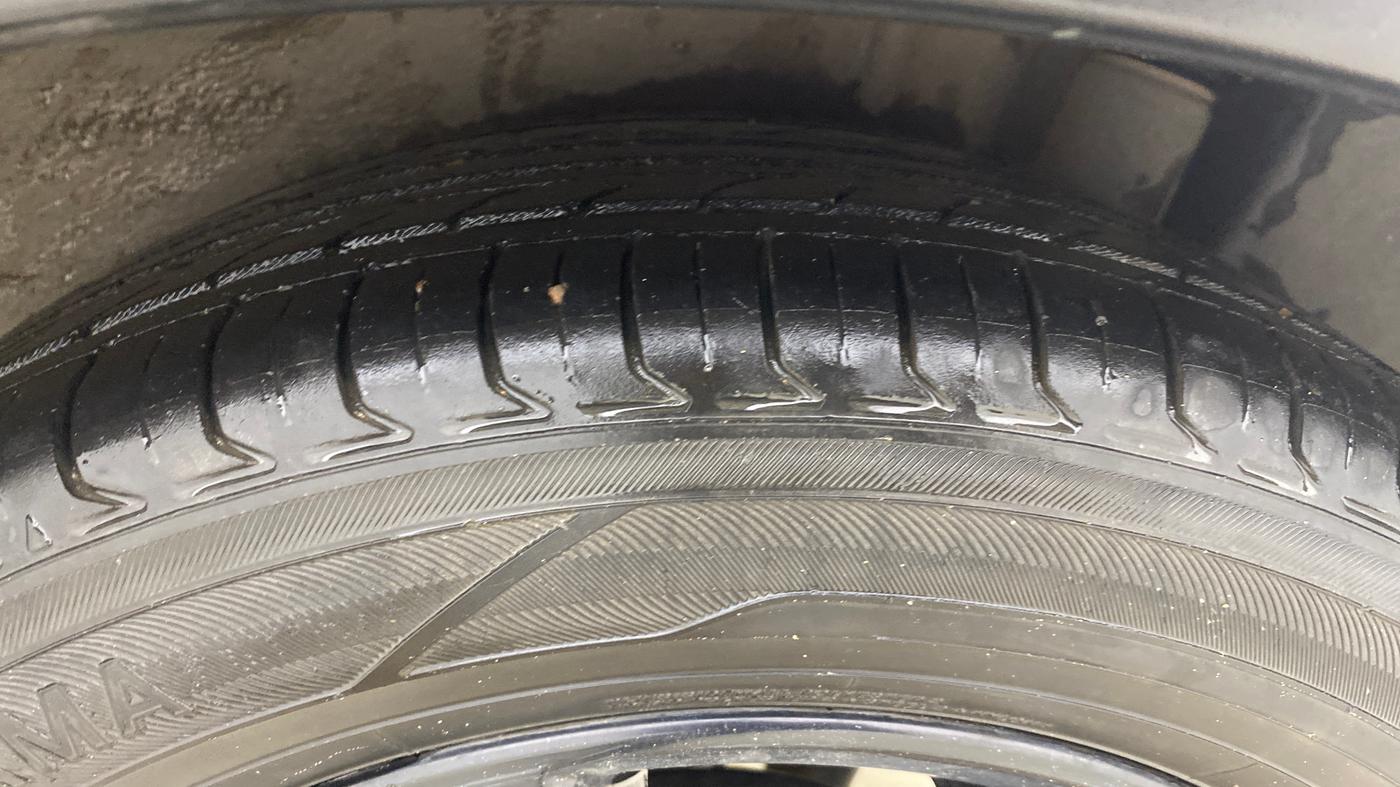 2017 Maruti IGNIS ZETA 1.2 AMT, CNG, Automatic, 1,00,735 km, Left Rear Tyre Tread