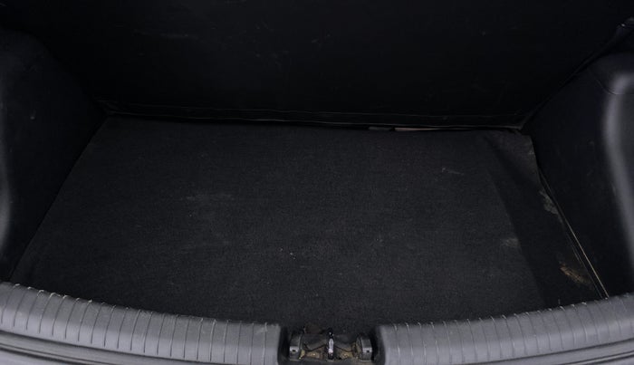 2016 Hyundai Grand i10 SPORTZ 1.2 KAPPA VTVT, Petrol, Manual, 35,320 km, Boot Inside