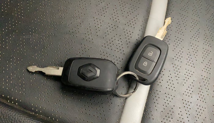 2020 Renault Kwid RXT 1.0 AMT (O), Petrol, Automatic, 19,716 km, Key Close Up
