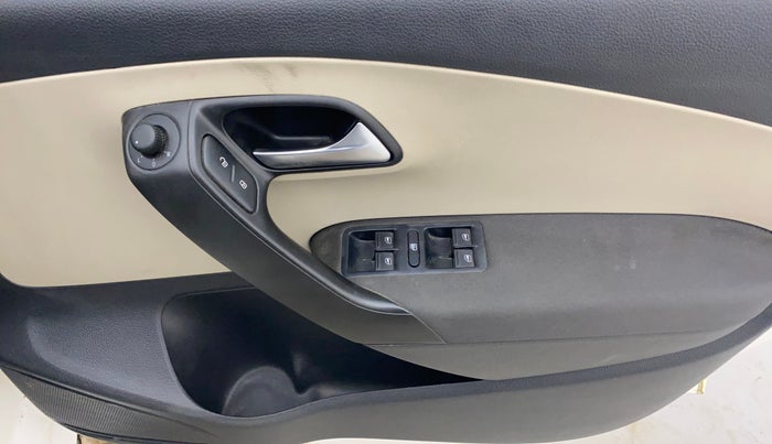 2013 Volkswagen Polo HIGHLINE DIESEL, Diesel, Manual, 88,009 km, Driver Side Door Panels Control