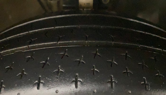 2013 Volkswagen Polo HIGHLINE DIESEL, Diesel, Manual, 88,009 km, Right Front Tyre Tread