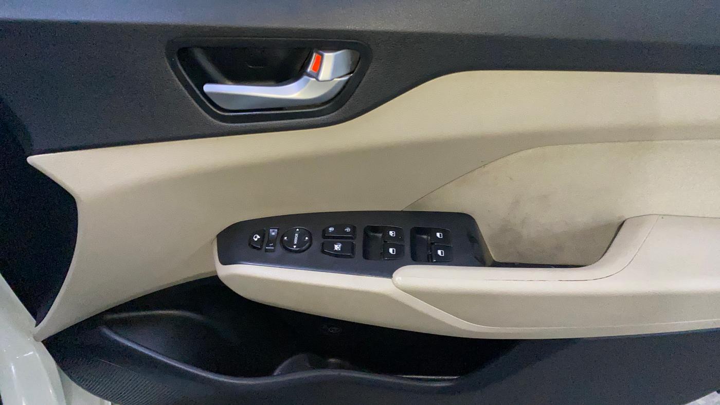 2020 Hyundai Verna 1.6 VTVT SX, Petrol, Manual, 84,553 km, Driver Side Door Panels Control