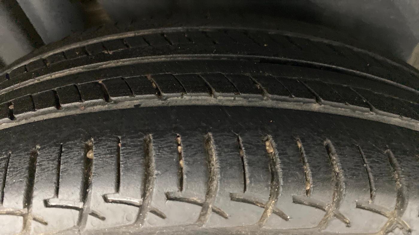2014 Maruti Swift ZDI, Diesel, Manual, 58,196 km, Right Rear Tyre Tread