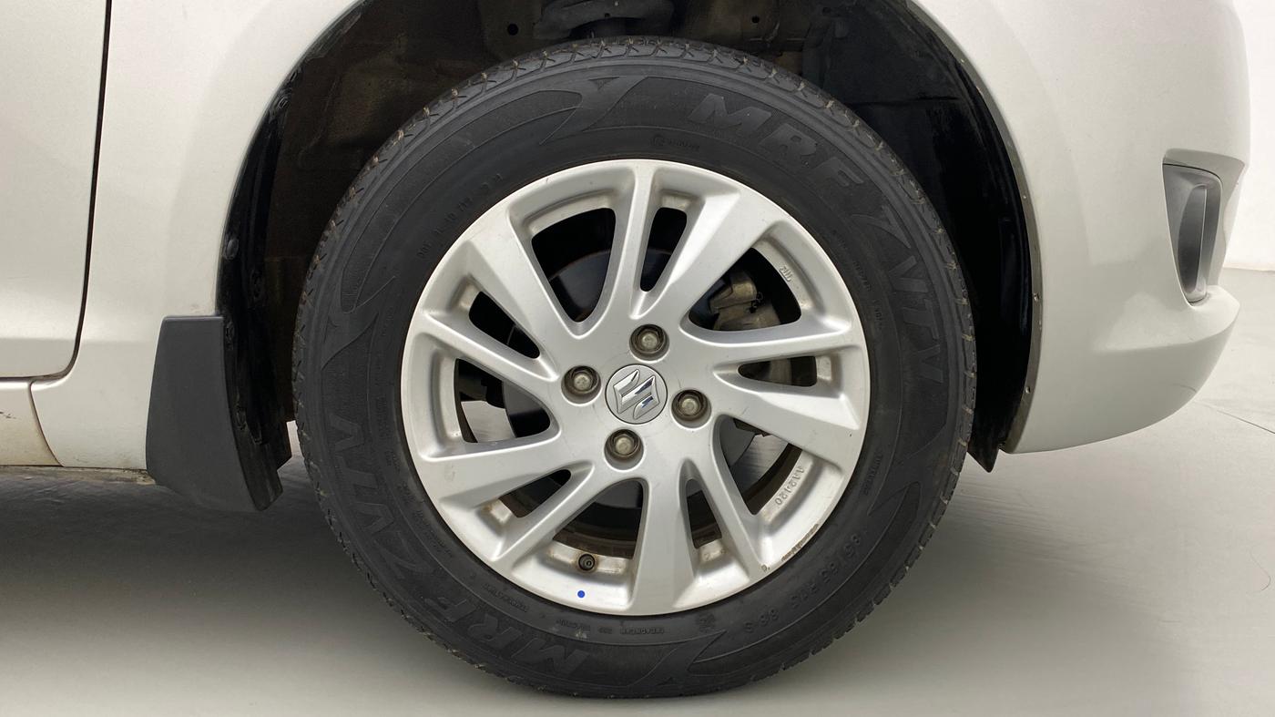 2014 Maruti Swift ZDI, Diesel, Manual, 58,196 km, Right Front Wheel