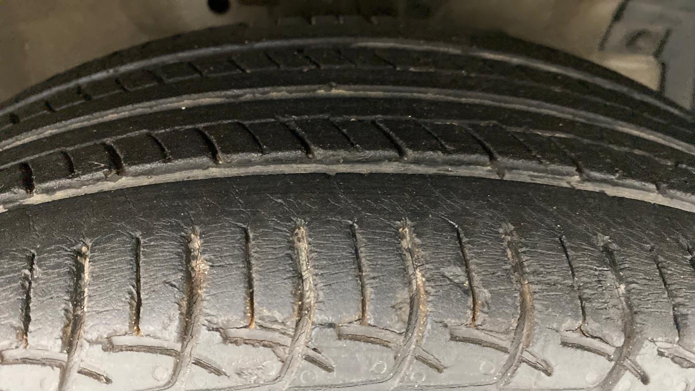 2014 Maruti Swift ZDI, Diesel, Manual, 58,196 km, Right Front Tyre Tread