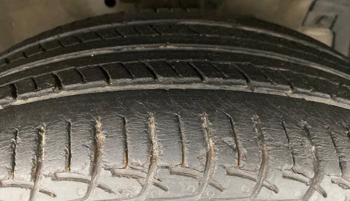 2014 Maruti Swift ZDI, Diesel, Manual, 58,196 km, Right Front Tyre Tread