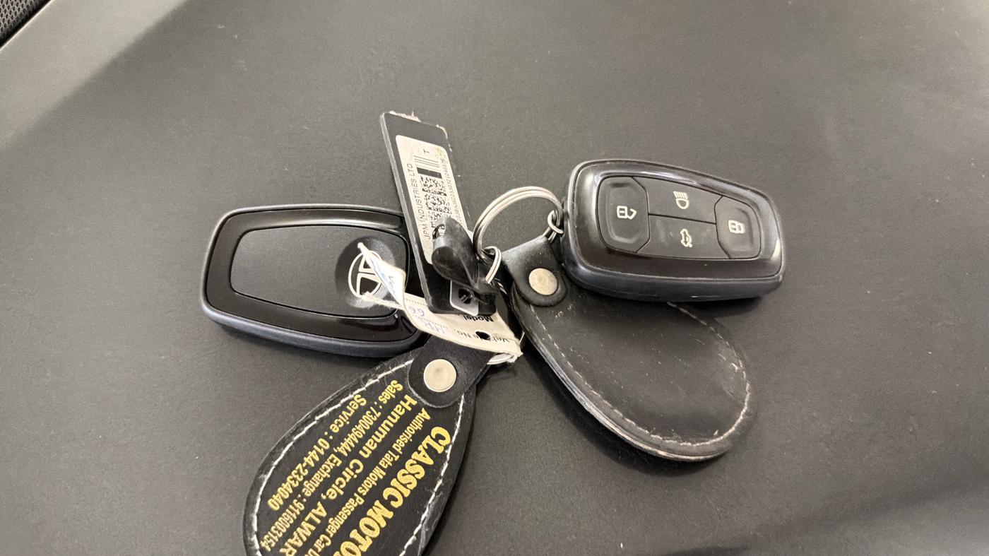 2021 Tata ALTROZ XZ PETROL, Petrol, Manual, 44,927 km, Key Close Up