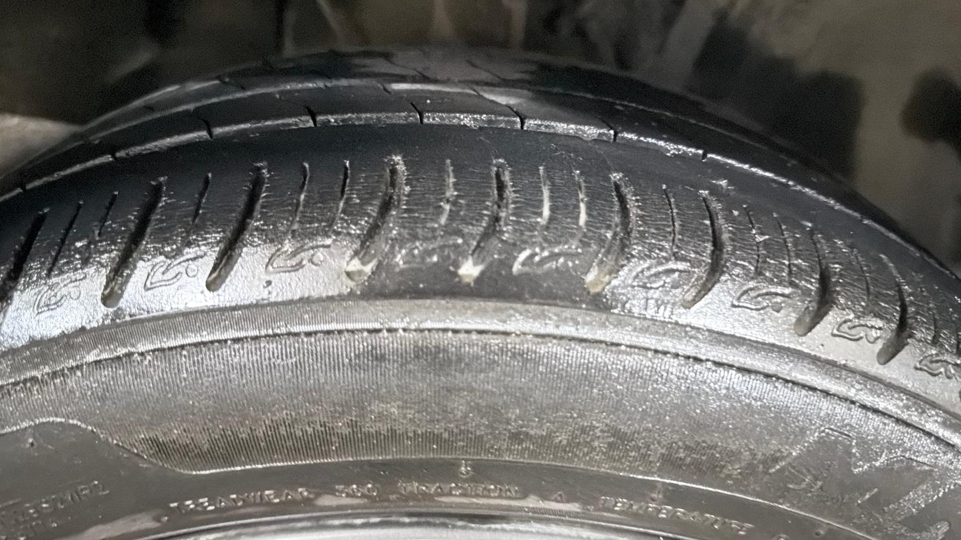 2021 Tata ALTROZ XZ PETROL, Petrol, Manual, 44,927 km, Right Front Tyre Tread