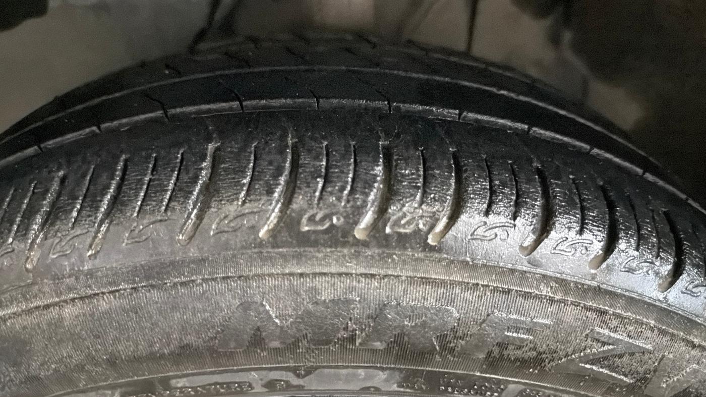 2021 Tata ALTROZ XZ PETROL, Petrol, Manual, 44,927 km, Left Front Tyre Tread