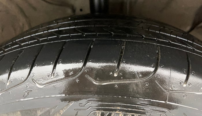 2021 KIA SELTOS HTE 1.5 DIESEL, Diesel, Manual, 60,187 km, Right Front Tyre Tread