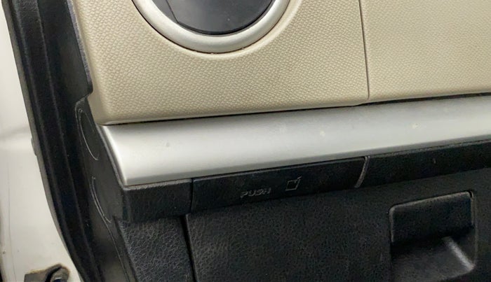 2015 Maruti Wagon R 1.0 LXI CNG, CNG, Manual, 85,038 km, Dashboard - Cup holder not working