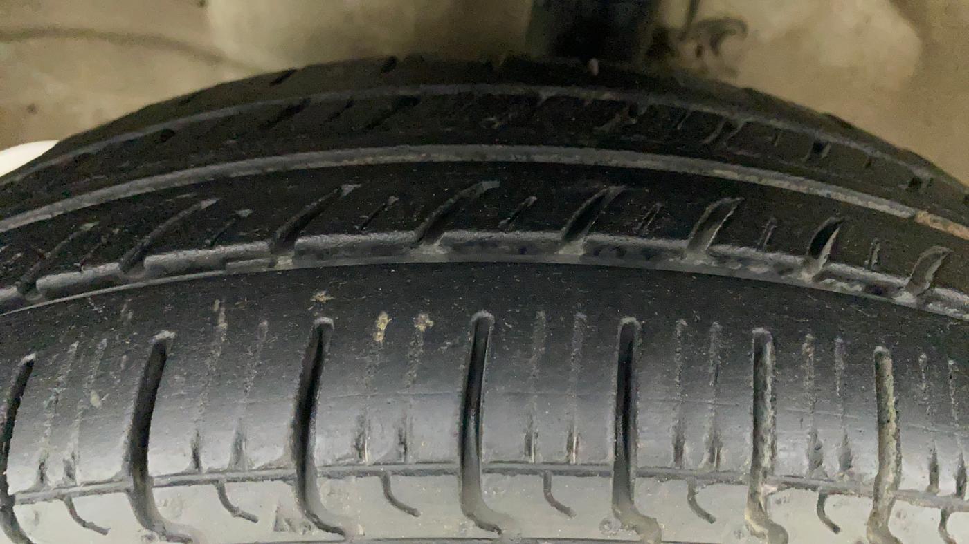 2015 Maruti Wagon R 1.0 LXI CNG, CNG, Manual, 85,038 km, Left Front Tyre Tread