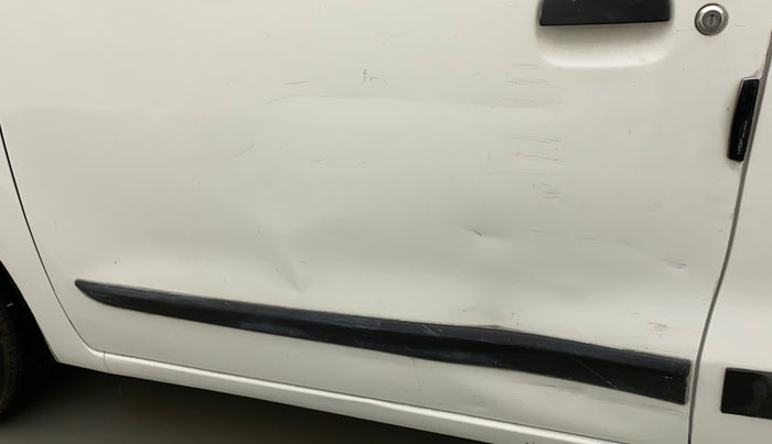 2015 Maruti Wagon R 1.0 LXI CNG, CNG, Manual, 85,038 km, Front passenger door - Minor scratches