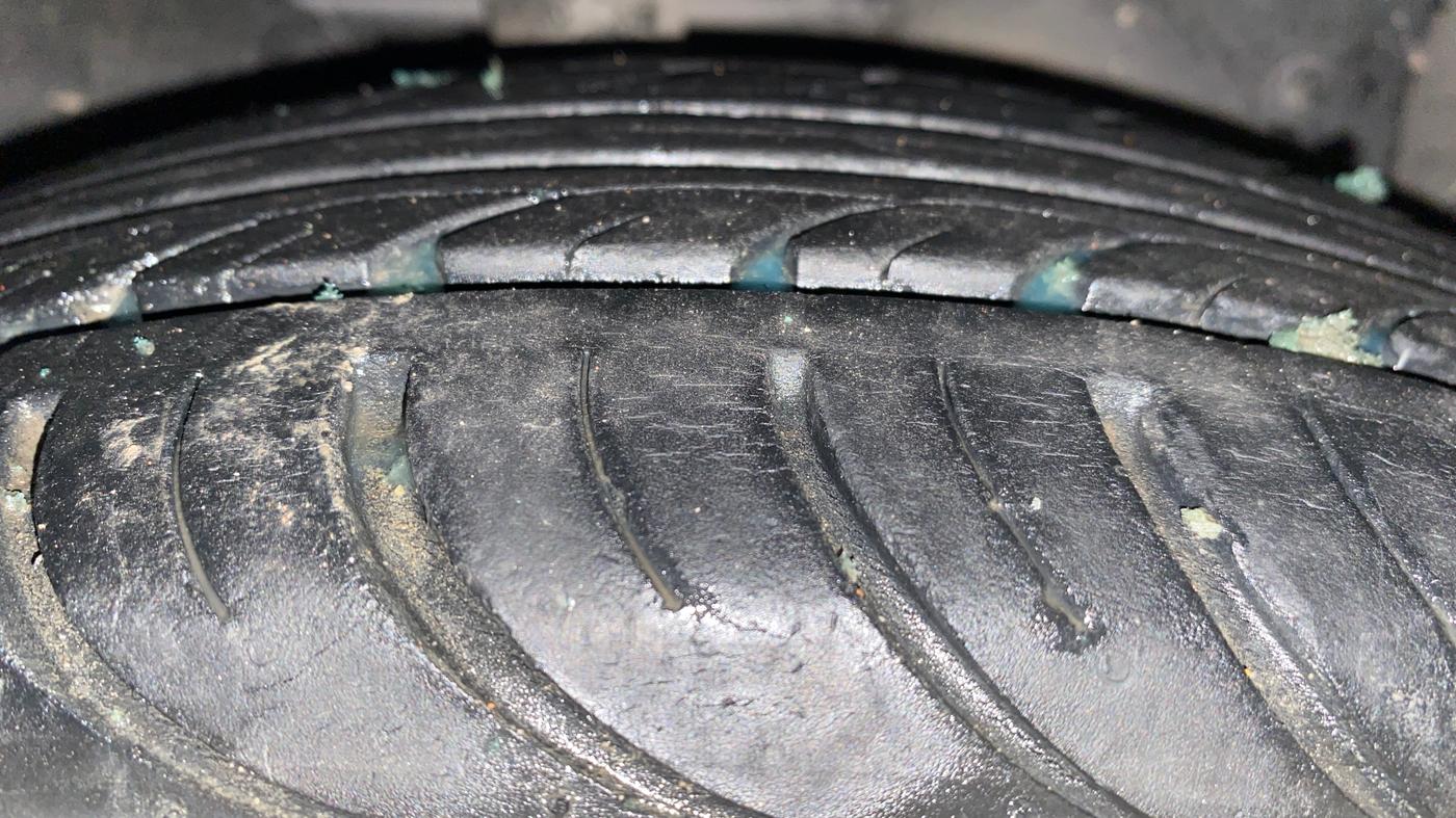 2015 Ford Figo Aspire TREND 1.2 PETROL, Petrol, Manual, 15,107 km, Right Front Tyre Tread
