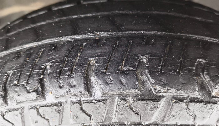 2014 Maruti Alto 800 LXI, Petrol, Manual, 26,639 km, Left Front Tyre Tread