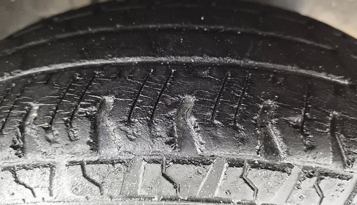 2014 Maruti Alto 800 LXI, Petrol, Manual, 26,639 km, Right Front Tyre Tread