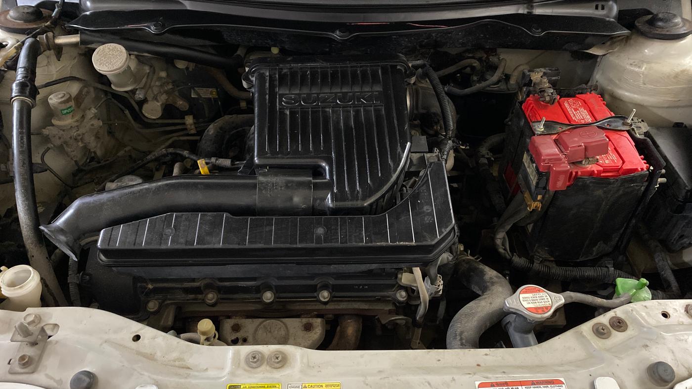 2015 Maruti Swift VXI, Petrol, Manual, 1,06,754 km, Engine View