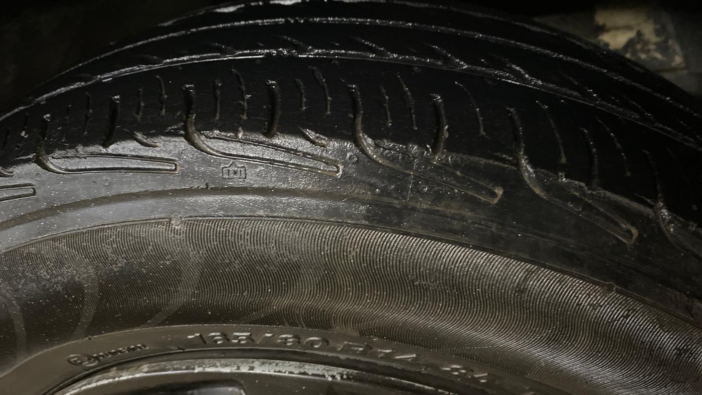 2015 Maruti Swift VXI, Petrol, Manual, 1,06,754 km, Right Front Tyre Tread