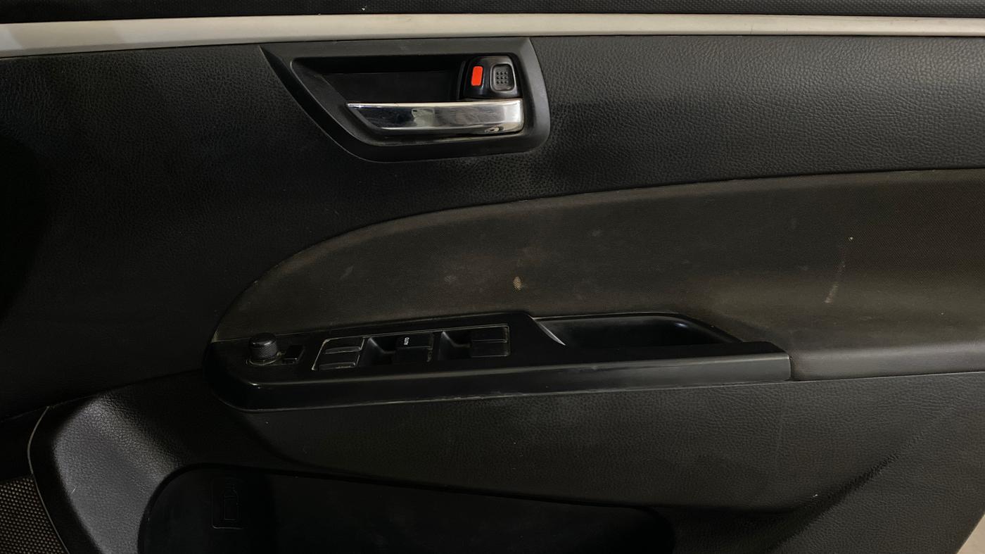 2015 Maruti Swift VXI, Petrol, Manual, 1,06,754 km, Driver Side Door Panels Control