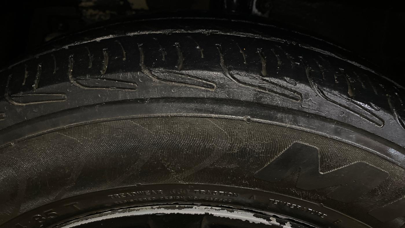 2015 Maruti Swift VXI, Petrol, Manual, 1,06,754 km, Left Rear Tyre Tread