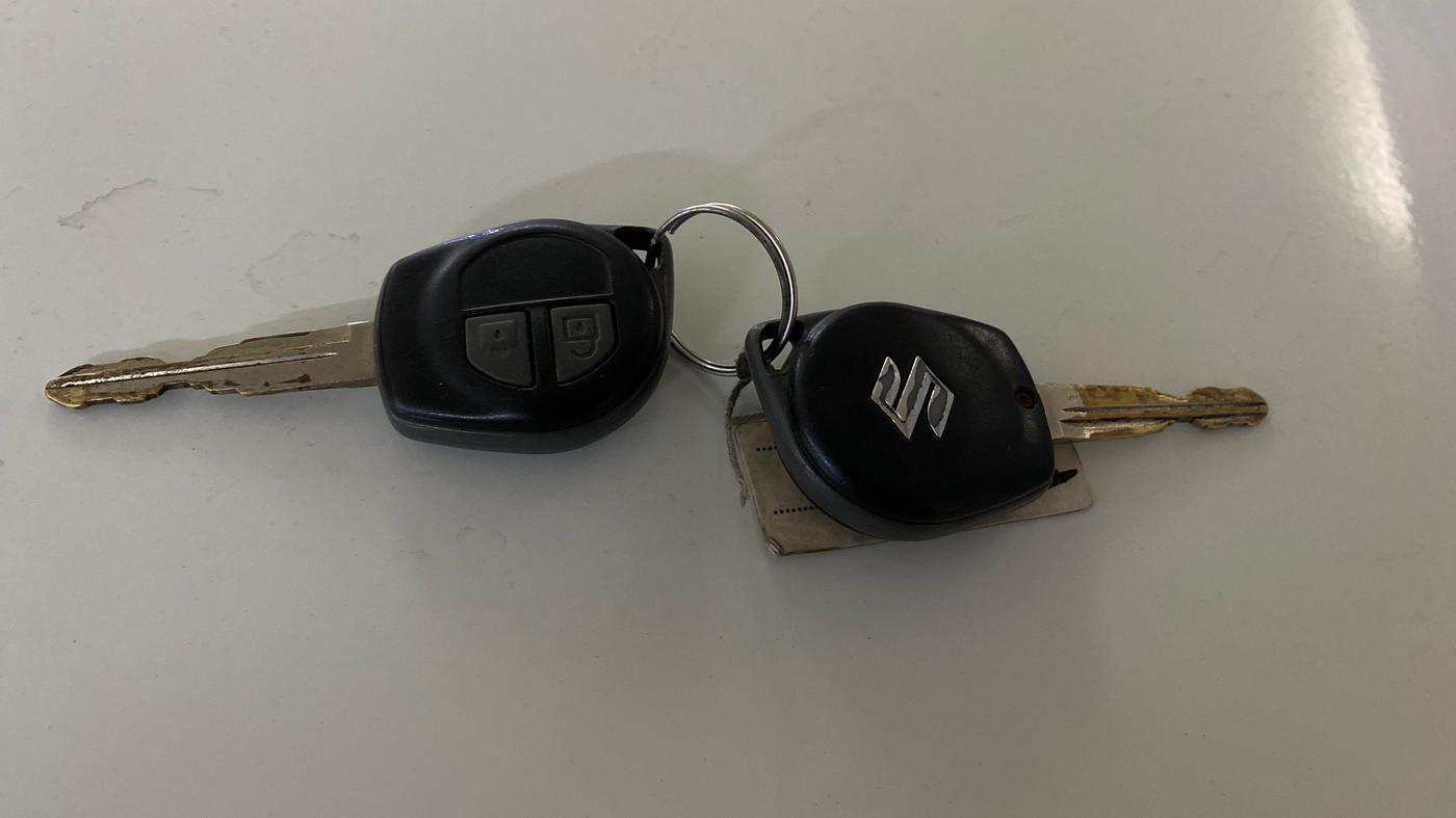2015 Maruti Swift VXI, Petrol, Manual, 1,06,754 km, Key Close Up