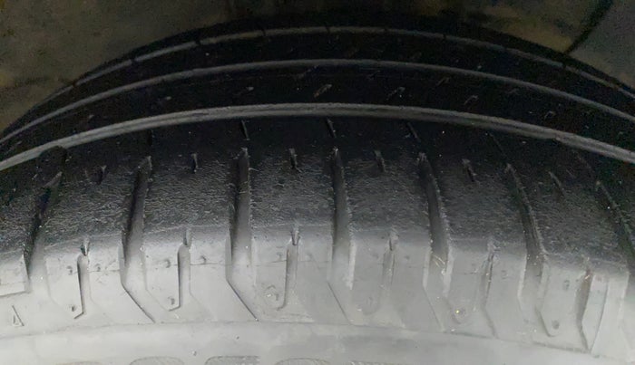 2017 Hyundai Elite i20 ASTA 1.2, Petrol, Manual, 39,113 km, Right Front Tyre Tread