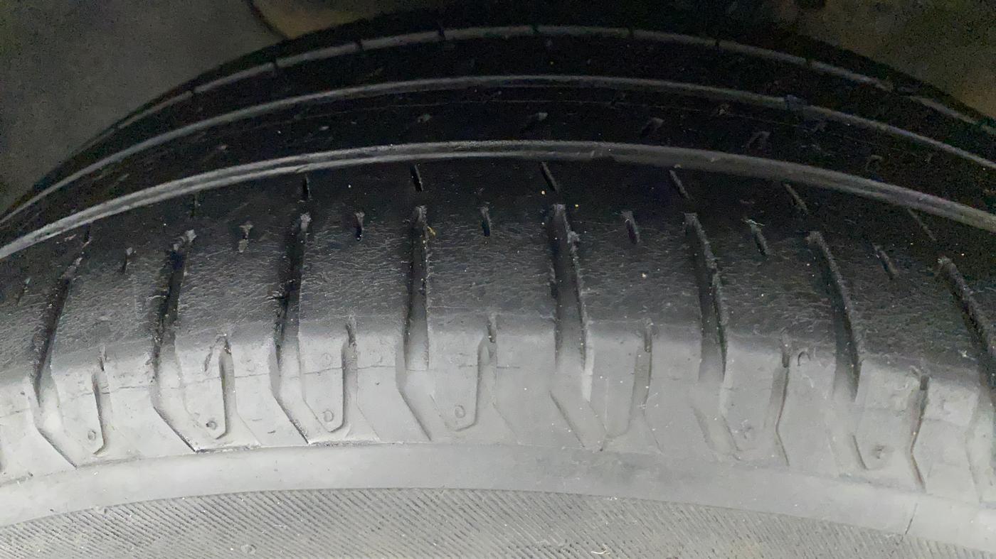 2017 Hyundai Elite i20 ASTA 1.2, Petrol, Manual, 39,113 km, Left Front Tyre Tread