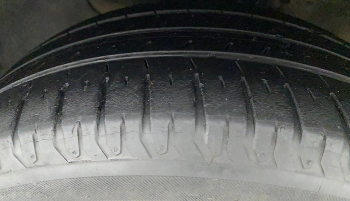 2017 Hyundai Elite i20 ASTA 1.2, Petrol, Manual, 39,113 km, Left Front Tyre Tread