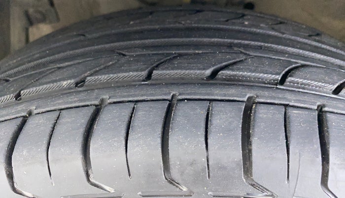2014 Maruti Ertiga ZXI, Petrol, Manual, 60,849 km, Left Front Tyre Tread