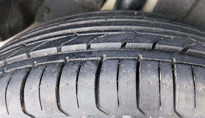 2014 Maruti Ertiga ZXI, Petrol, Manual, 60,849 km, Right Rear Tyre Tread