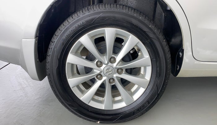 2014 Maruti Ertiga ZXI, Petrol, Manual, 60,849 km, Right Rear Wheel