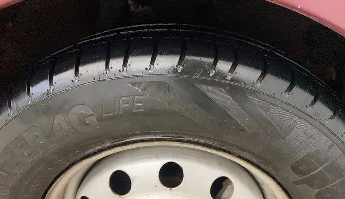 2013 Hyundai i10 MAGNA 1.1, Petrol, Manual, 53,261 km, Right Front Tyre Tread