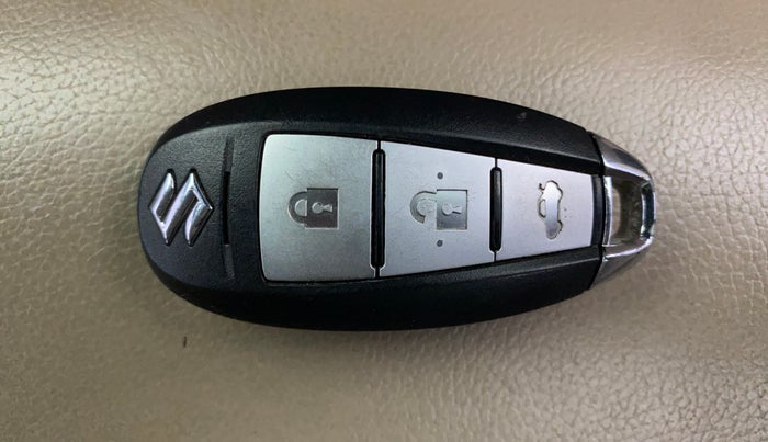 2016 Maruti Ciaz ZXI+, Petrol, Manual, 90,656 km, Key Close Up