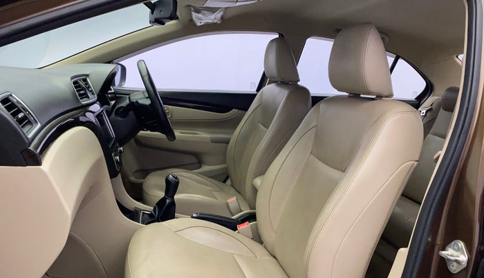 2016 Maruti Ciaz ZXI+, Petrol, Manual, 90,656 km, Right Side Front Door Cabin