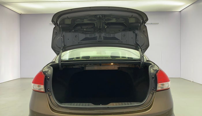 2016 Maruti Ciaz ZXI+, Petrol, Manual, 90,656 km, Boot Door Open