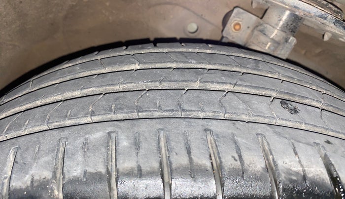 2016 Maruti Ciaz ZXI+, Petrol, Manual, 90,656 km, Right Front Tyre Tread