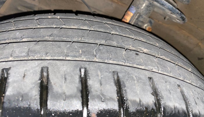 2016 Maruti Ciaz ZXI+, Petrol, Manual, 90,656 km, Left Front Tyre Tread