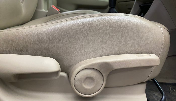 2016 Maruti Ciaz ZXI+, Petrol, Manual, 90,656 km, Driver Side Adjustment Panel