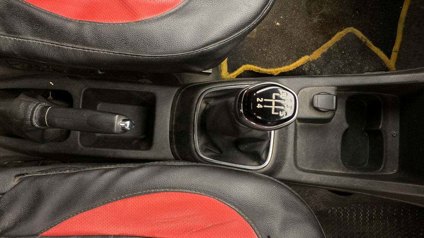2018 Renault Kwid RXT 1.0 (O), Petrol, Manual, 93,378 km, Gear Lever