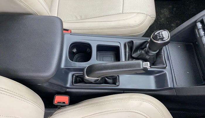 2022 Mahindra XUV700 MX P MT 5 STR, Petrol, Manual, 46,922 km, Gear Lever