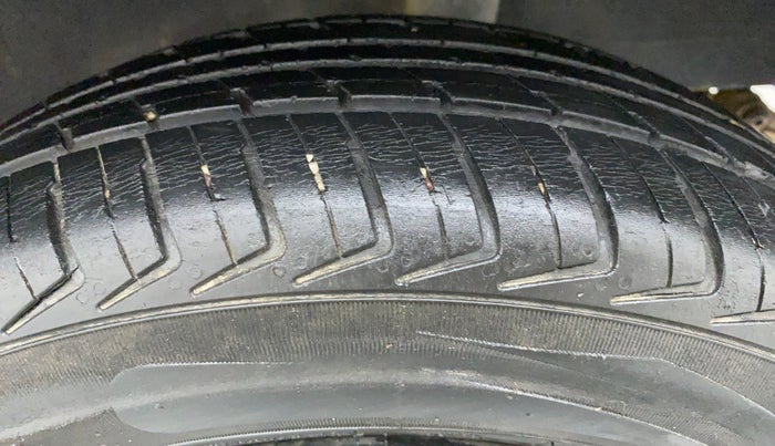 2017 Renault Kwid RXL, Petrol, Manual, 32,169 km, Left Rear Tyre Tread