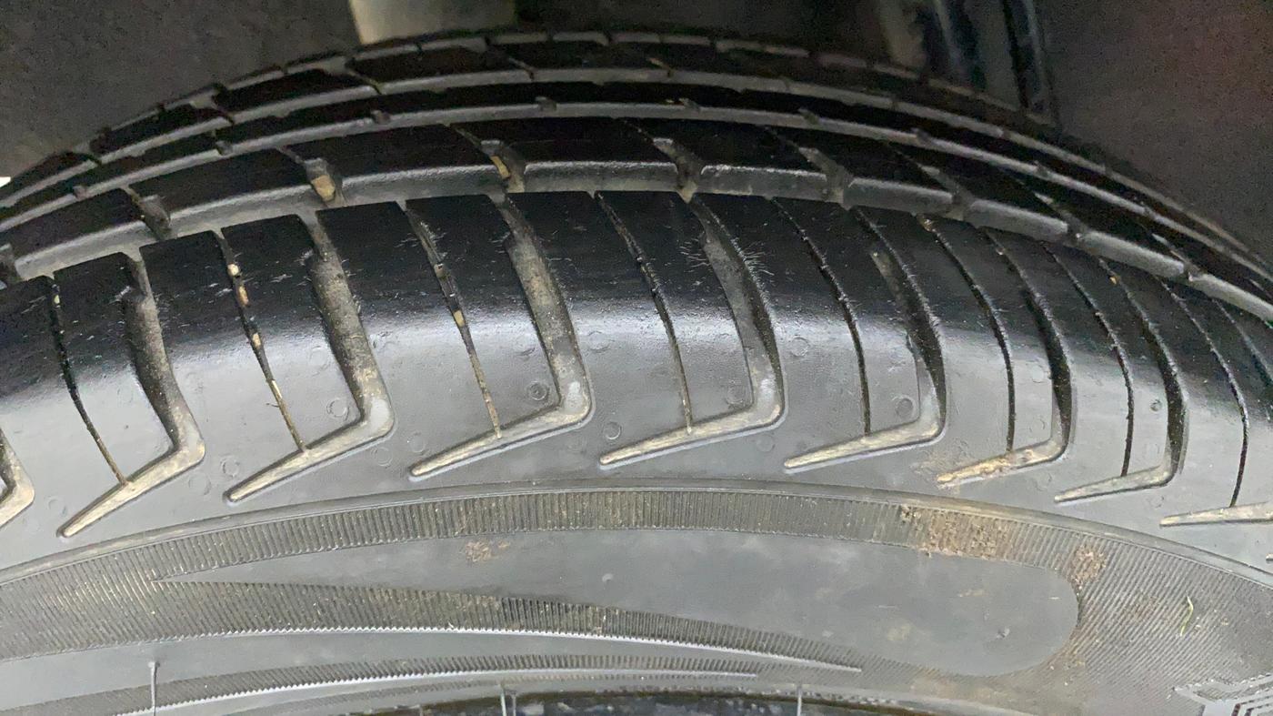 2017 Renault Kwid RXL, Petrol, Manual, 32,169 km, Right Rear Tyre Tread