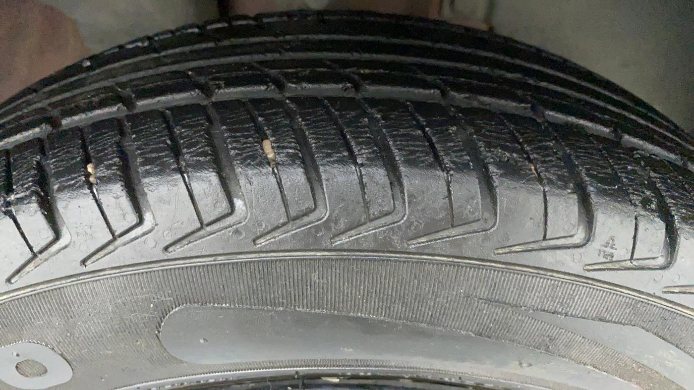 2017 Renault Kwid RXL, Petrol, Manual, 32,169 km, Right Front Tyre Tread