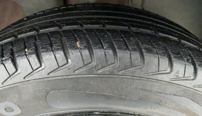 2017 Renault Kwid RXL, Petrol, Manual, 32,169 km, Right Front Tyre Tread