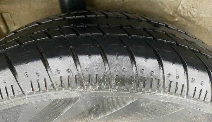 2016 Maruti Celerio ZXI AMT, Petrol, Automatic, 22,794 km, Right Rear Tyre Tread