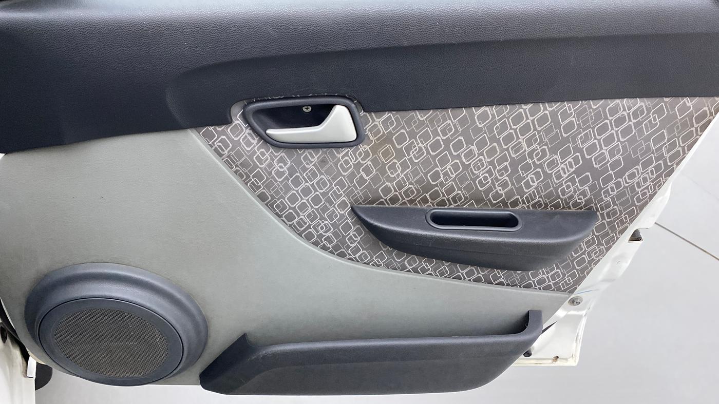 2016 Maruti Alto 800 LXI, Petrol, Manual, 37,744 km, Driver Side Door Panels Control
