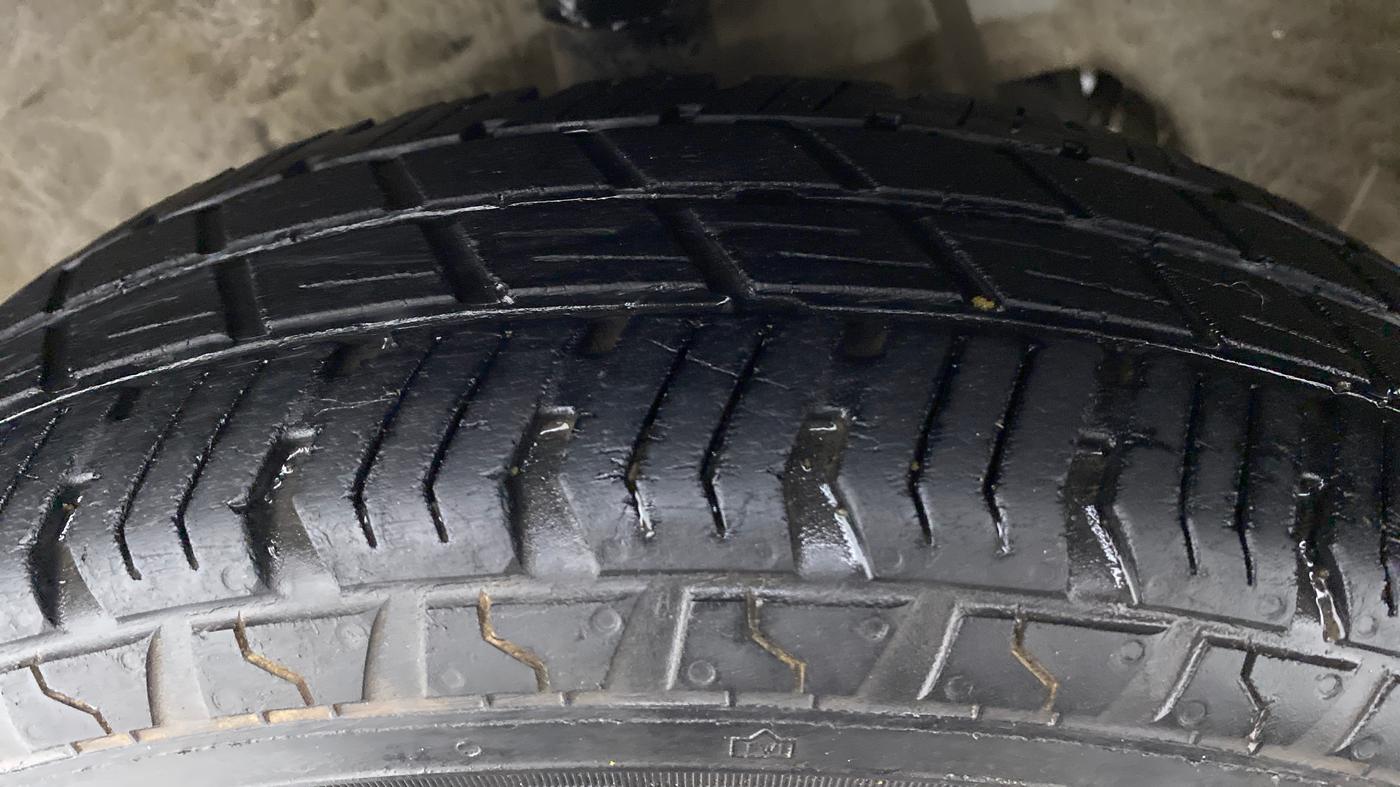 2016 Maruti Alto 800 LXI, Petrol, Manual, 37,744 km, Left Front Tyre Tread