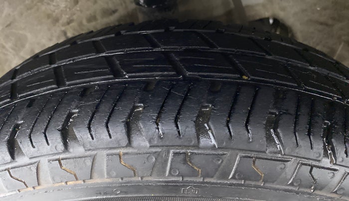 2016 Maruti Alto 800 LXI, Petrol, Manual, 37,744 km, Left Front Tyre Tread
