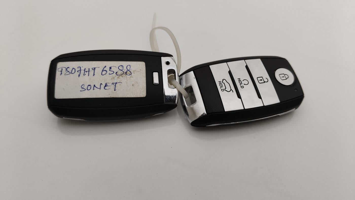 2021 KIA SONET HTX 1.0 IMT, Petrol, Manual, 61,566 km, Key Close Up